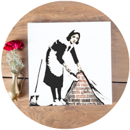 Banksy Kritische Kunst: Tauche ein in Banksys kritische Welt und finde ein Kunstwerk, das eine klare Botschaft transportiert.