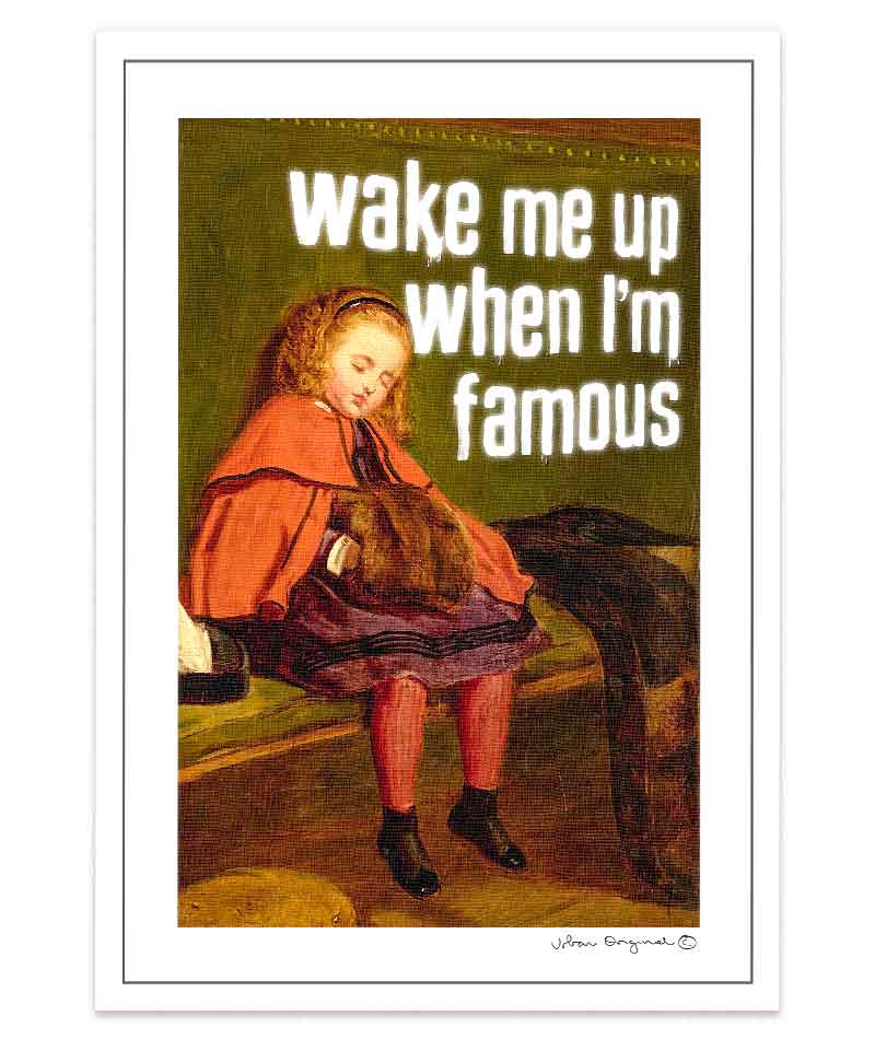 "Famous" - Ein zeitgenössisches Kunstwerk, das ein schlafendes Mädchen auf einer Schulbank zeigt und mit dem Schriftzug "Wake me up when I'm famous" provoziert. #A4 = 28x20 cm_exclude-this-tag